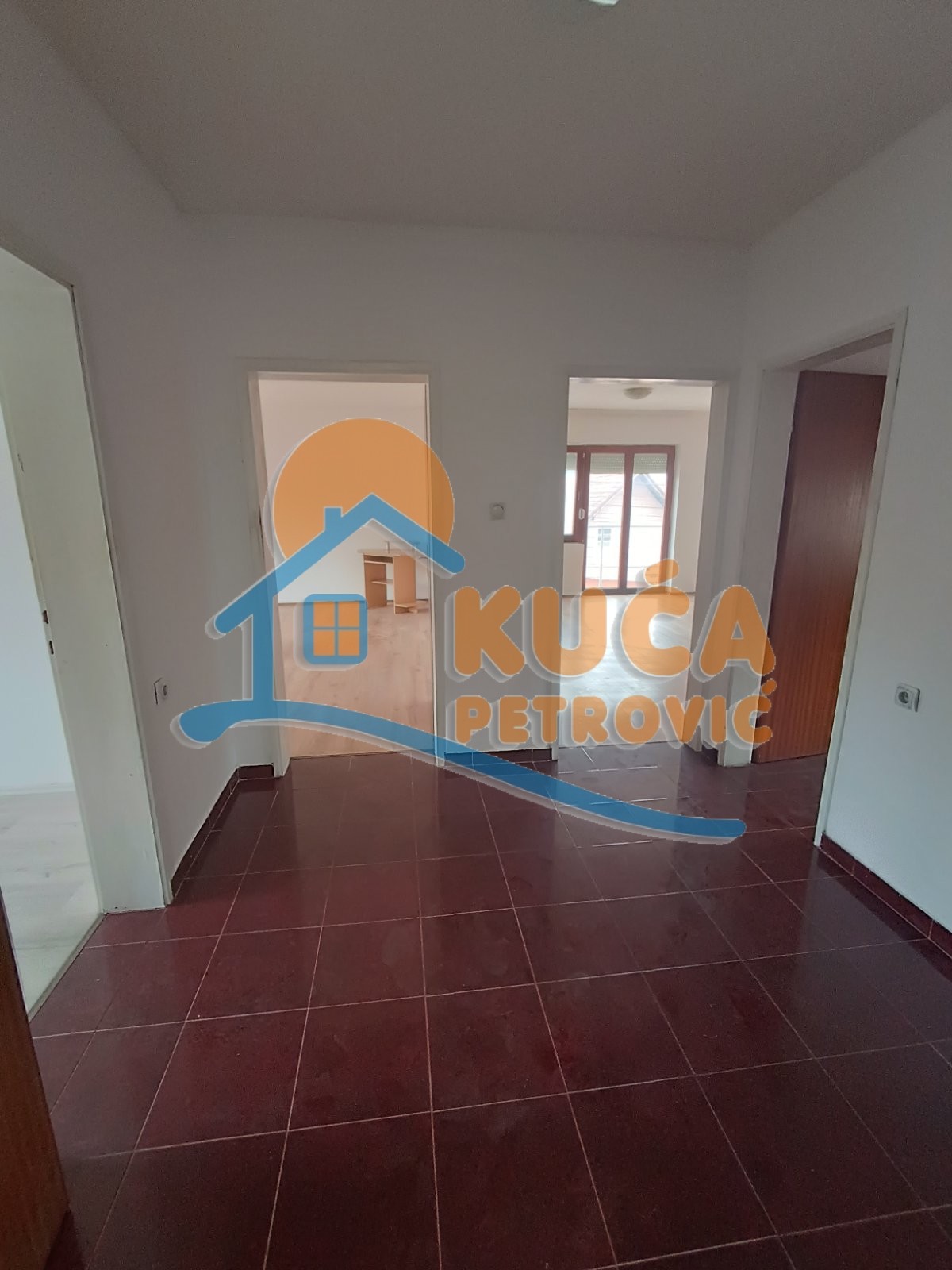 Trosoban stan, 74 m2, Palilula, Velikojastrebačka ID: i-013752 9