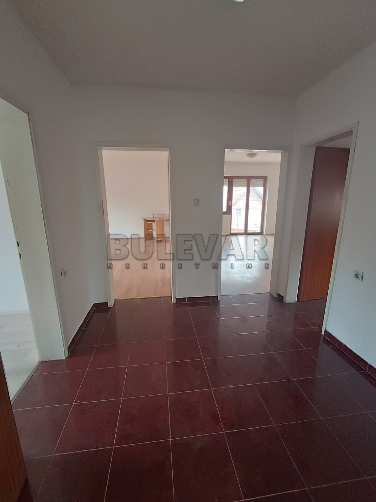 Trosoban stan, 74 m2, Palilula, Velikojastrebačka ID: i-013752 9