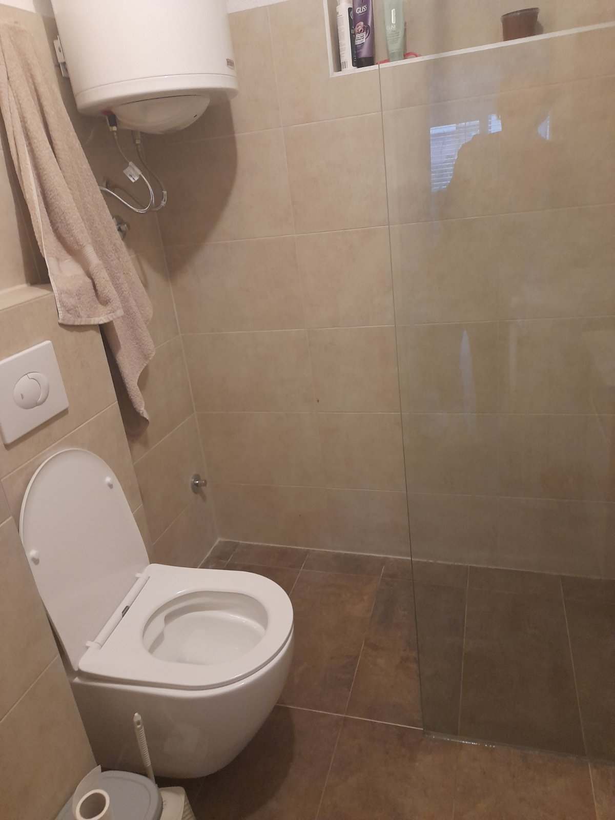 Izdajem kucu u mirnom delu Petrovaradina 5