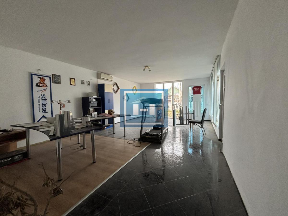 Hala 400 m² na placu od 36 ari – odlična investicija u Ribaru 5