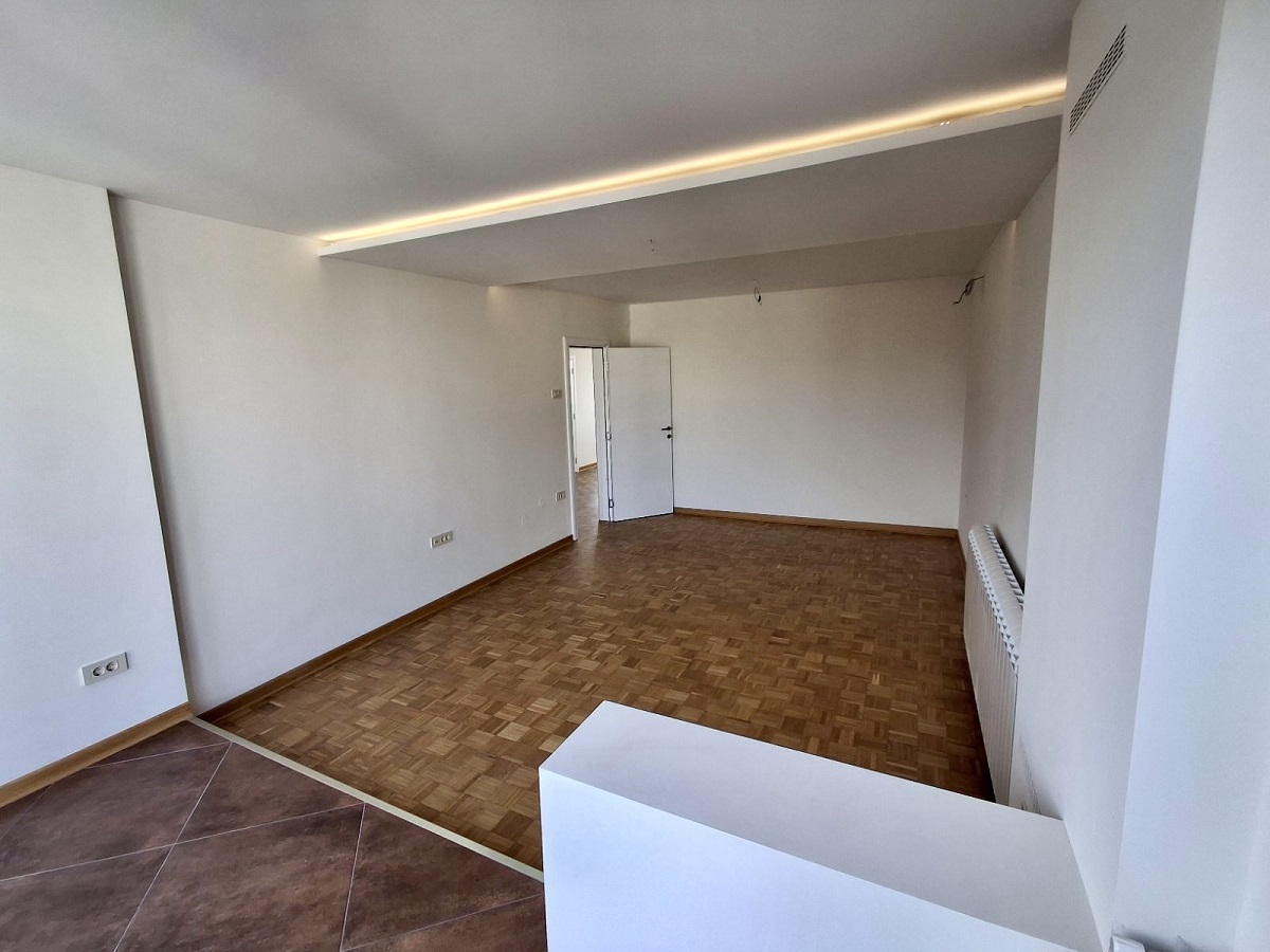 Renoviran 2 0 stan u Bloku 45  Nehruova  66m2 3