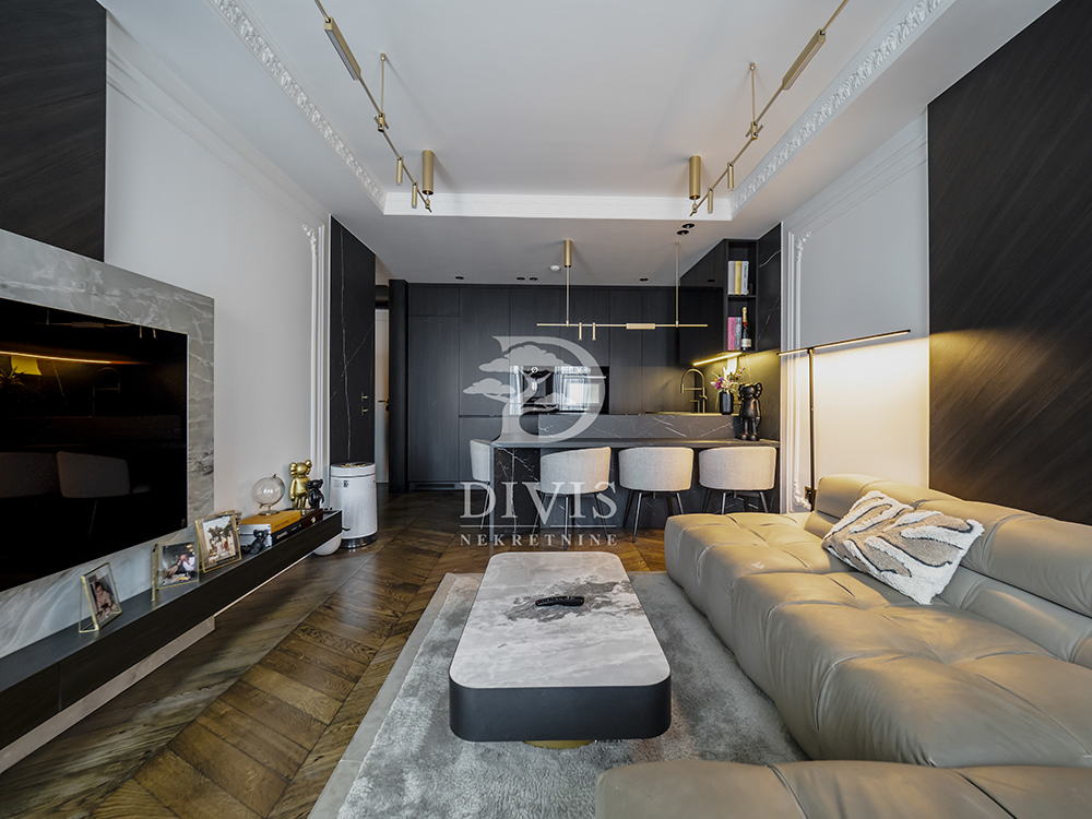 Prodajemo trosoban stan 62m2  luks namšten  garaža  Cvijićeva ulica 2