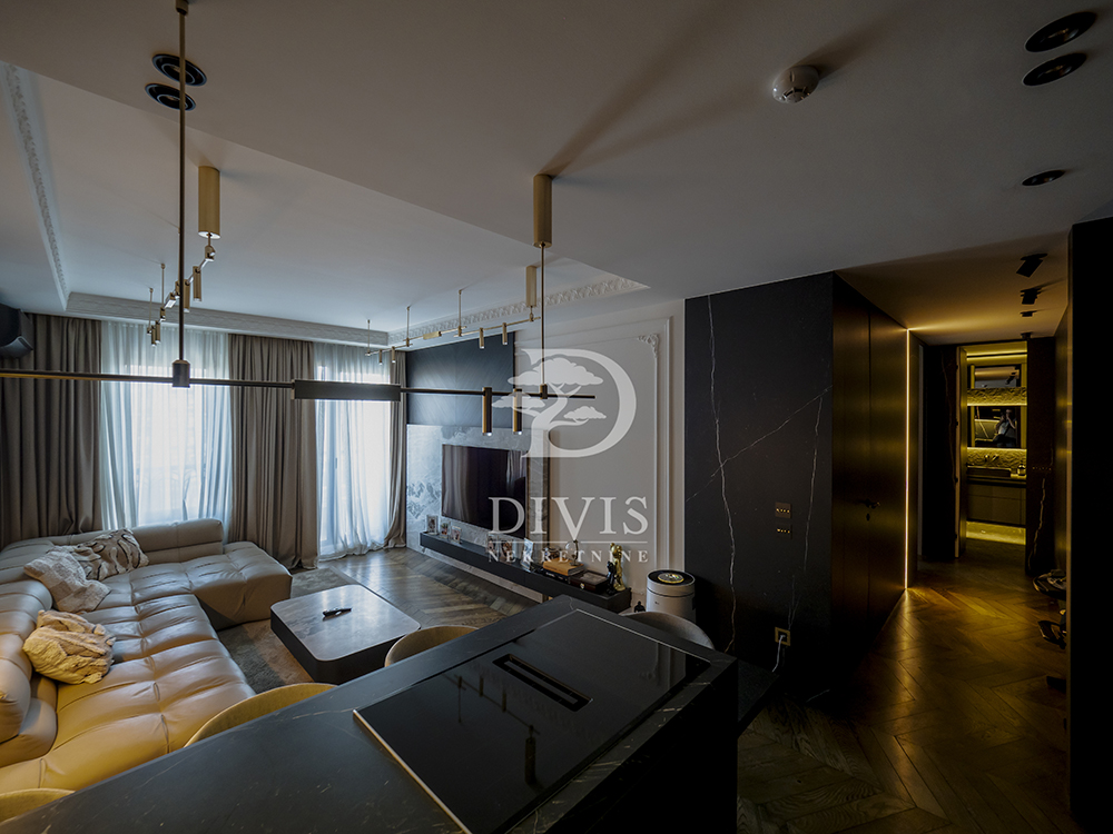 Prodajemo trosoban stan 62m2  luks namšten  garaža  Cvijićeva ulica 4