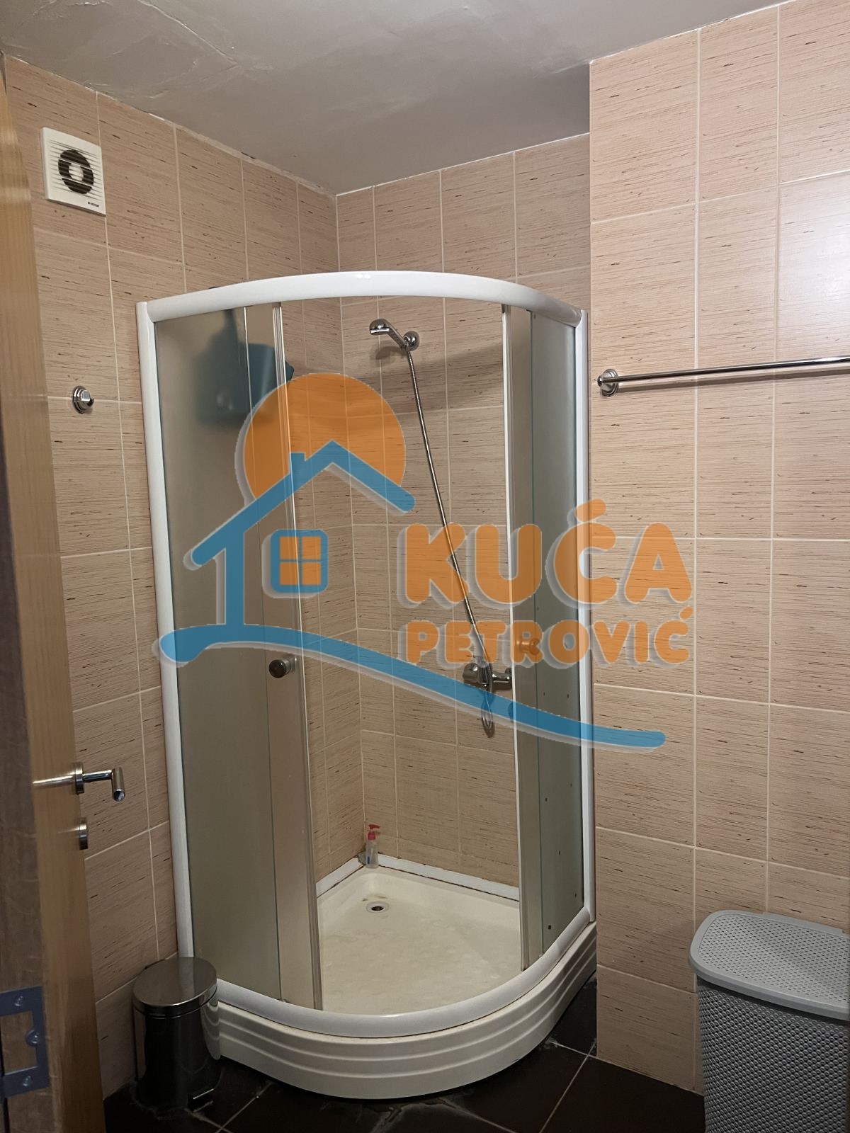 Jednosoban stan, 40 m2, Centar, Milorada Veljkovića Špaje ID: i-09449 8