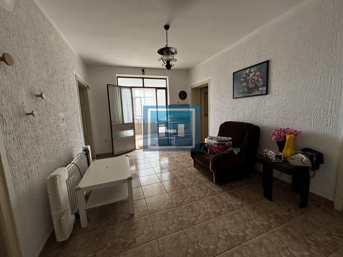 Kompletno seosko domaćinstvo na 7 km od Jagodine 13