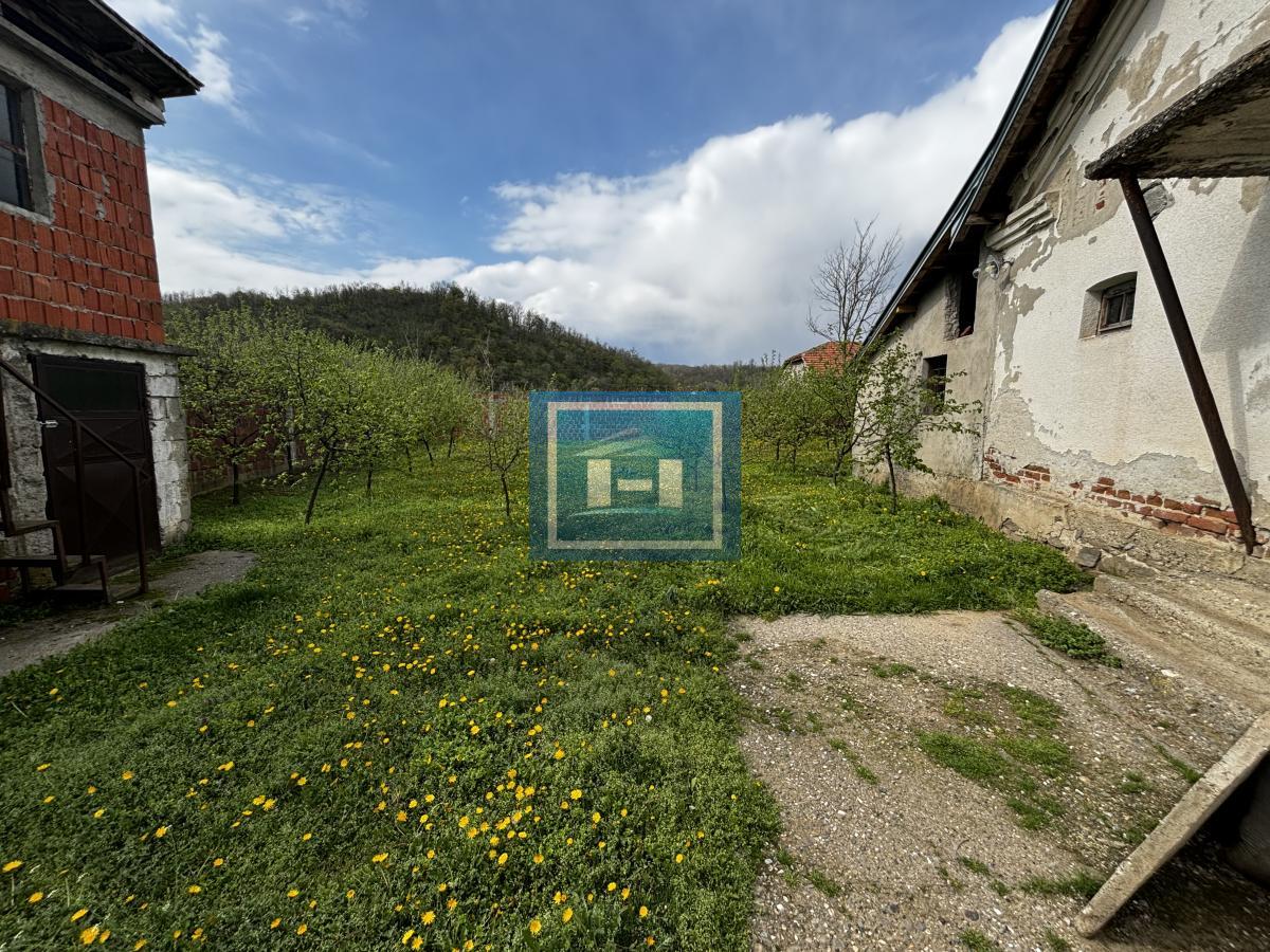 Kompletno seosko domaćinstvo na 7 km od Jagodine 38