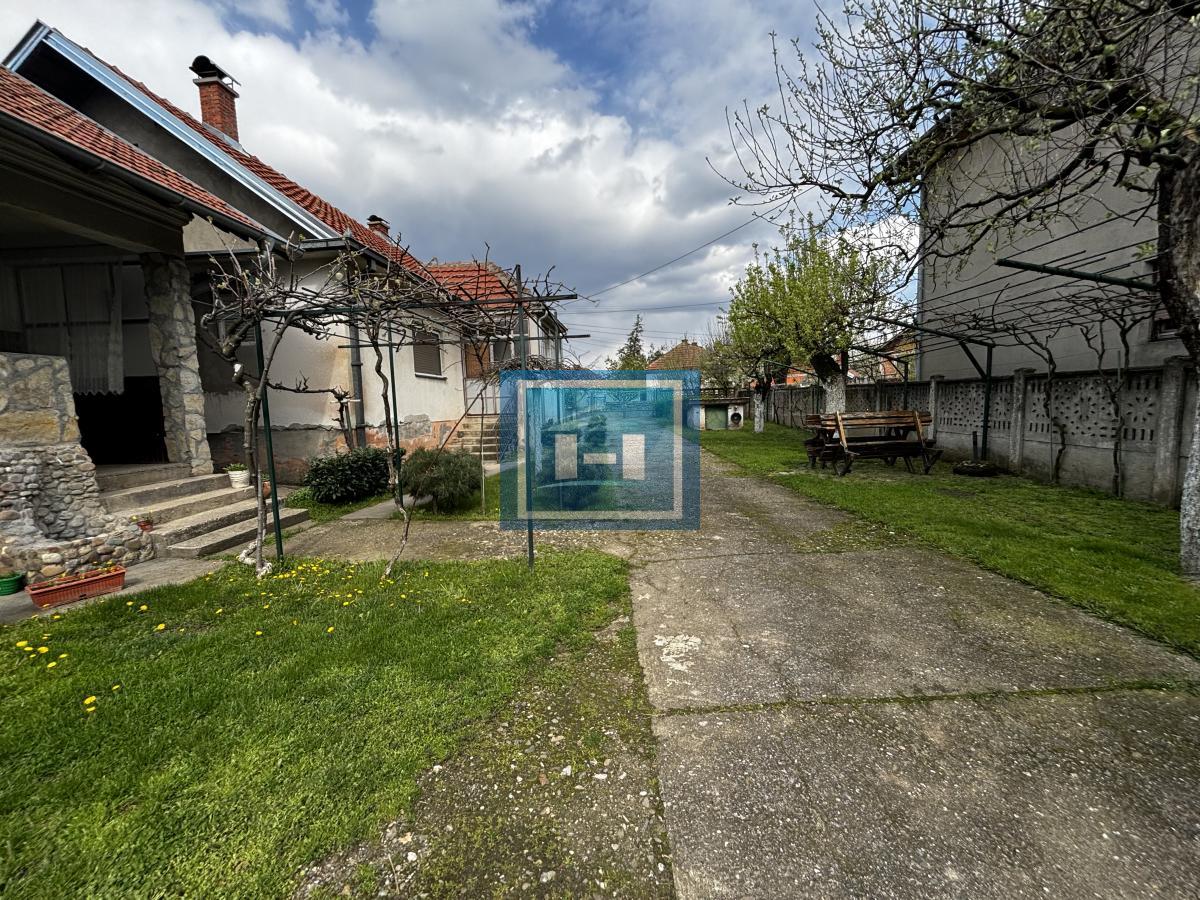 Kompletno seosko domaćinstvo na 7 km od Jagodine 39