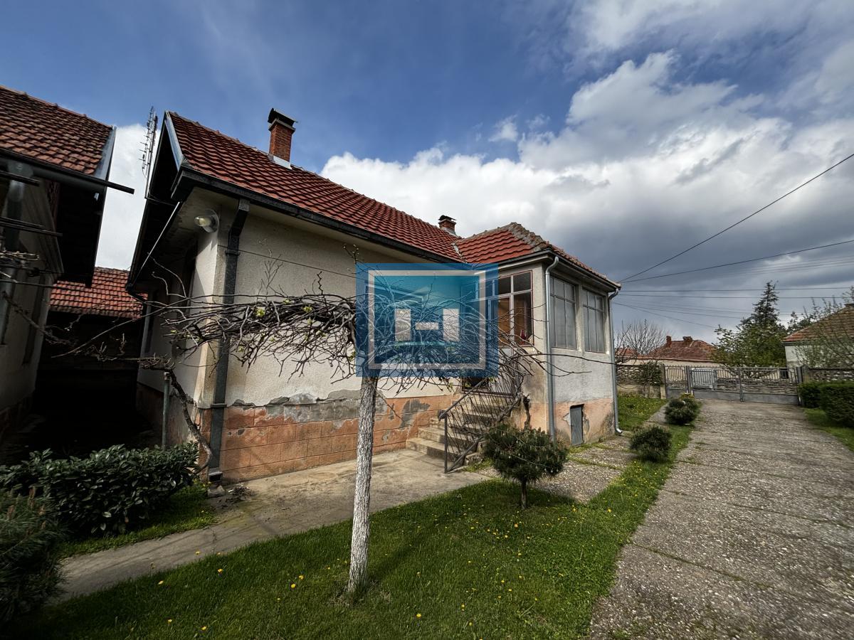 Kompletno seosko domaćinstvo na 7 km od Jagodine 40
