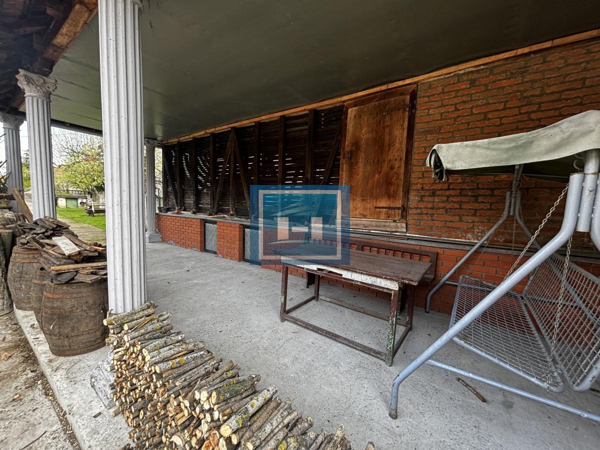 Kompletno seosko domaćinstvo na 7 km od Jagodine 32