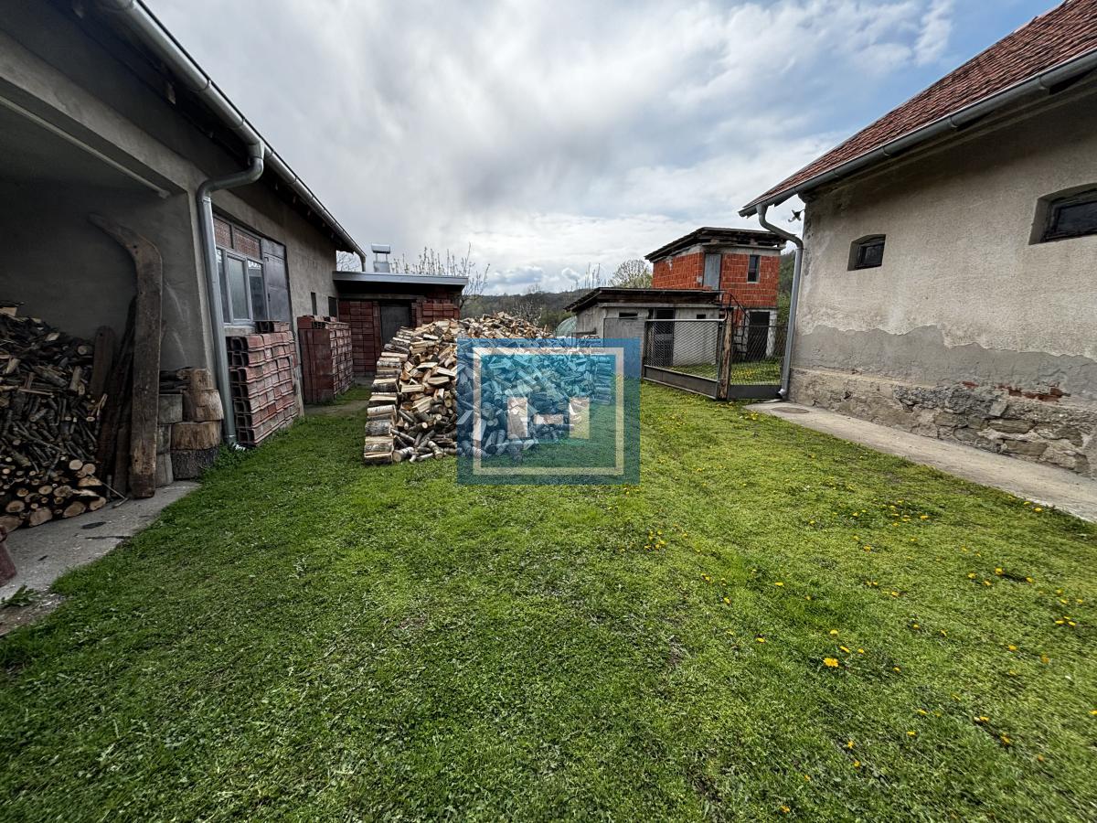 Kompletno seosko domaćinstvo na 7 km od Jagodine 33