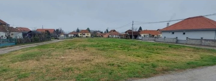 Na prodaju plac u Kljuckoj sa dve kuce i pomocnim objektima 3