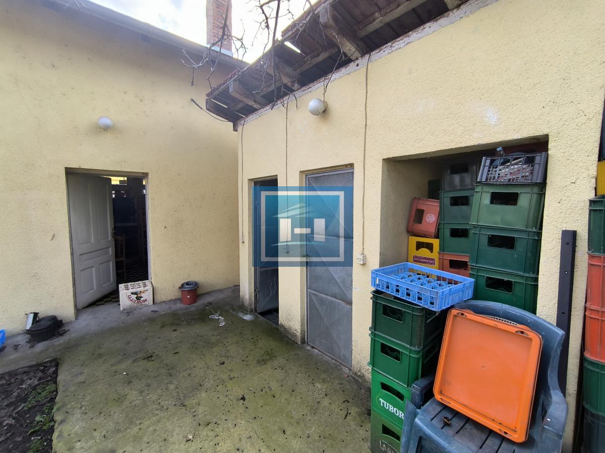 Stambeno-poslovna zgrada u samom centru Jovca 10