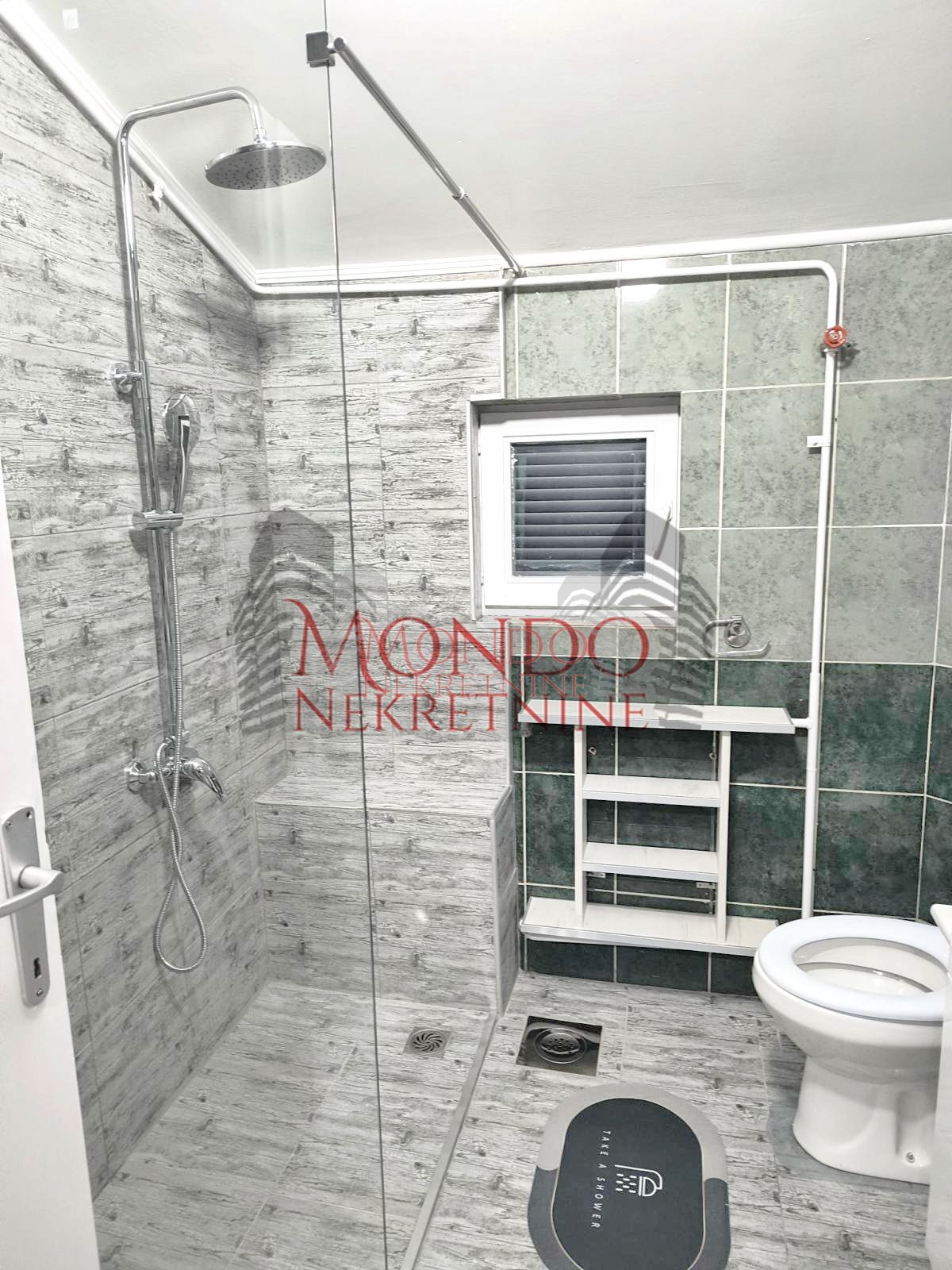 Dvosoban stan na Cvenom pevcu. 7