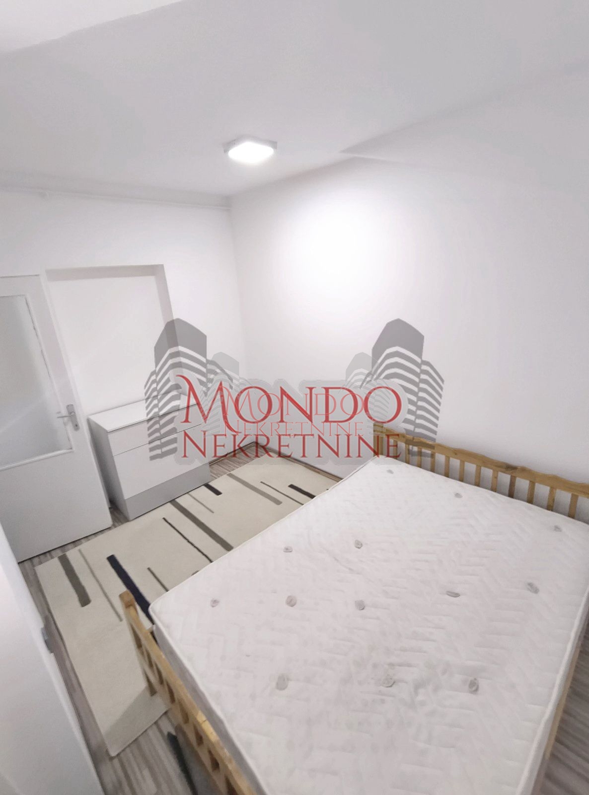 Dvosoban stan na Cvenom pevcu. 5