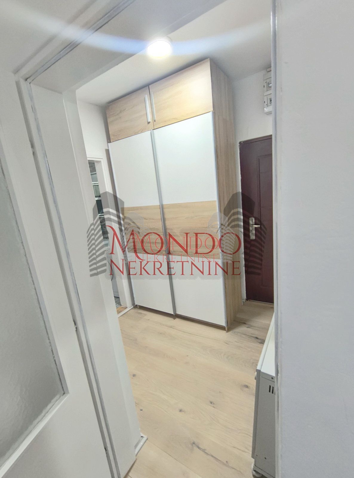 Dvosoban stan na Cvenom pevcu. 4