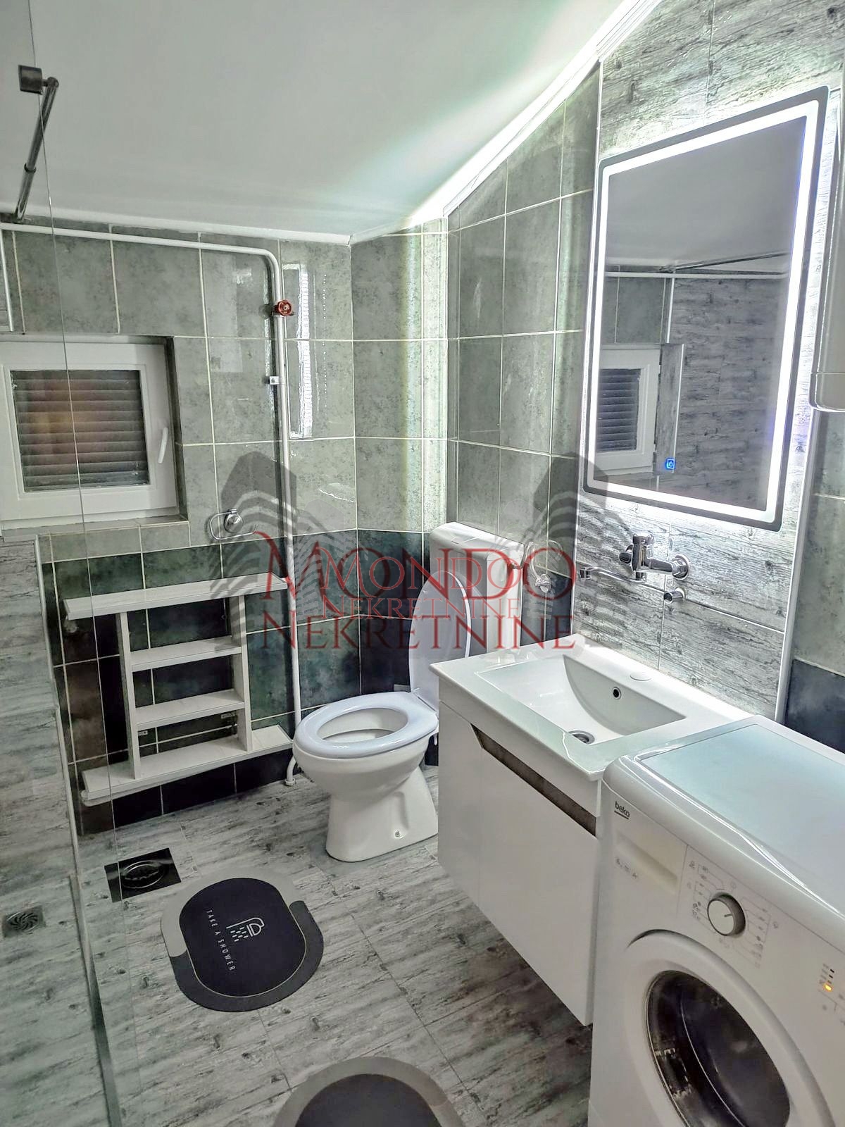 Dvosoban stan na Cvenom pevcu. 6