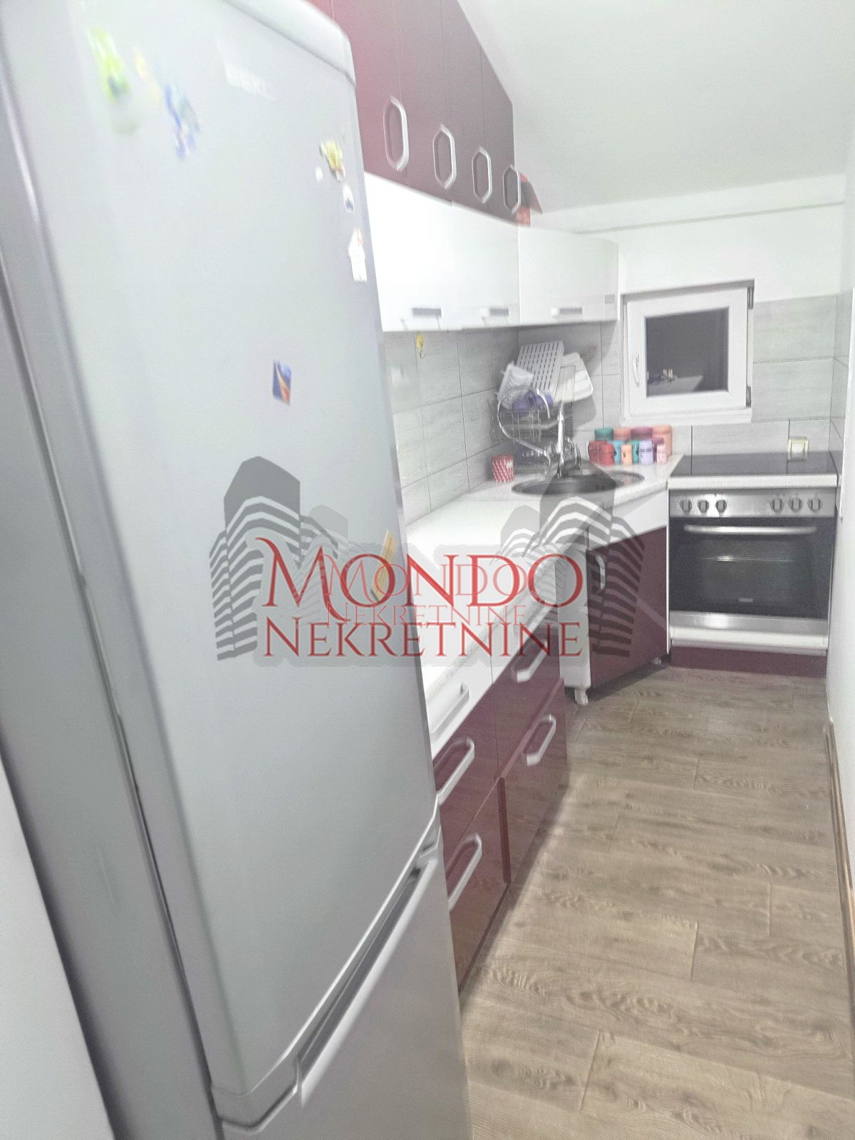 Dvosoban stan na Cvenom pevcu. 3