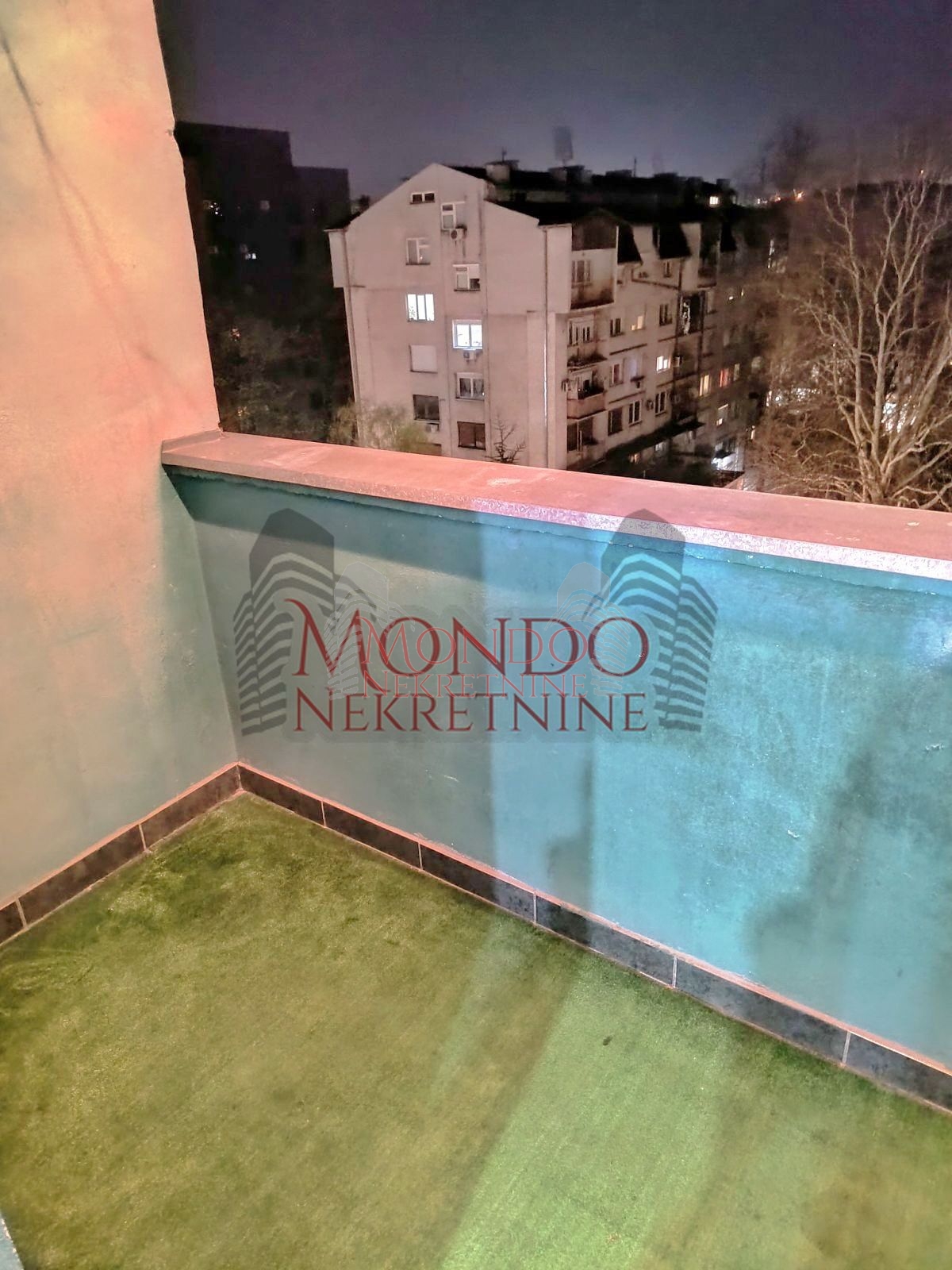 Dvosoban stan na Cvenom pevcu. 8