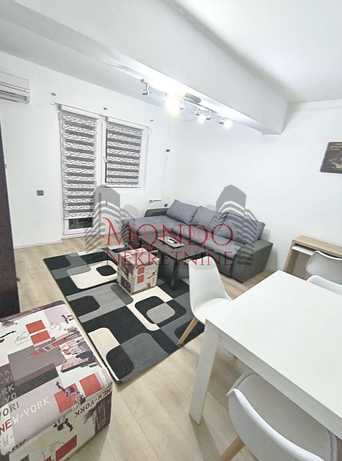 Dvosoban stan na Cvenom pevcu. 2