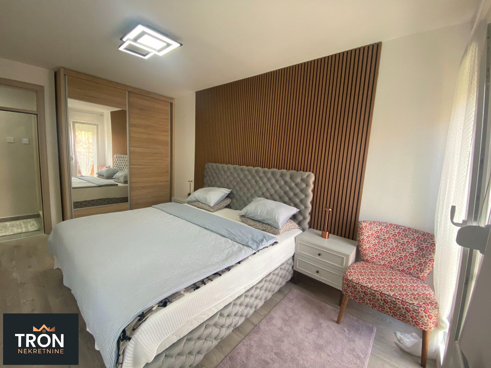 Lux dvosoban stan kod Jezera 70m2 3