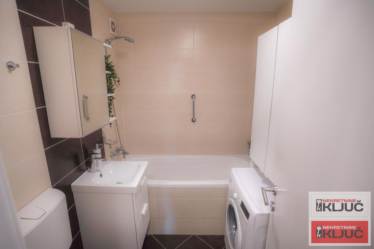 LIMAN 4, Dvoiposoban, 69m2+ Terasa, Renoviran 14