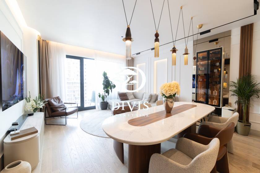 Prodajemo 4 0 stan  110m2  BW Aria  14 sprat  namešten 4