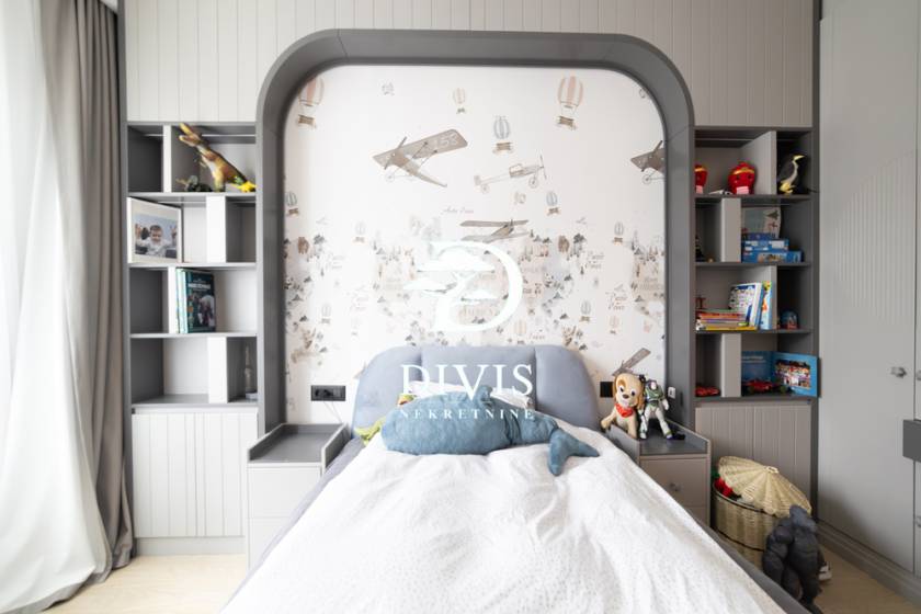 Prodajemo 4 0 stan  110m2  BW Aria  14 sprat  namešten 7