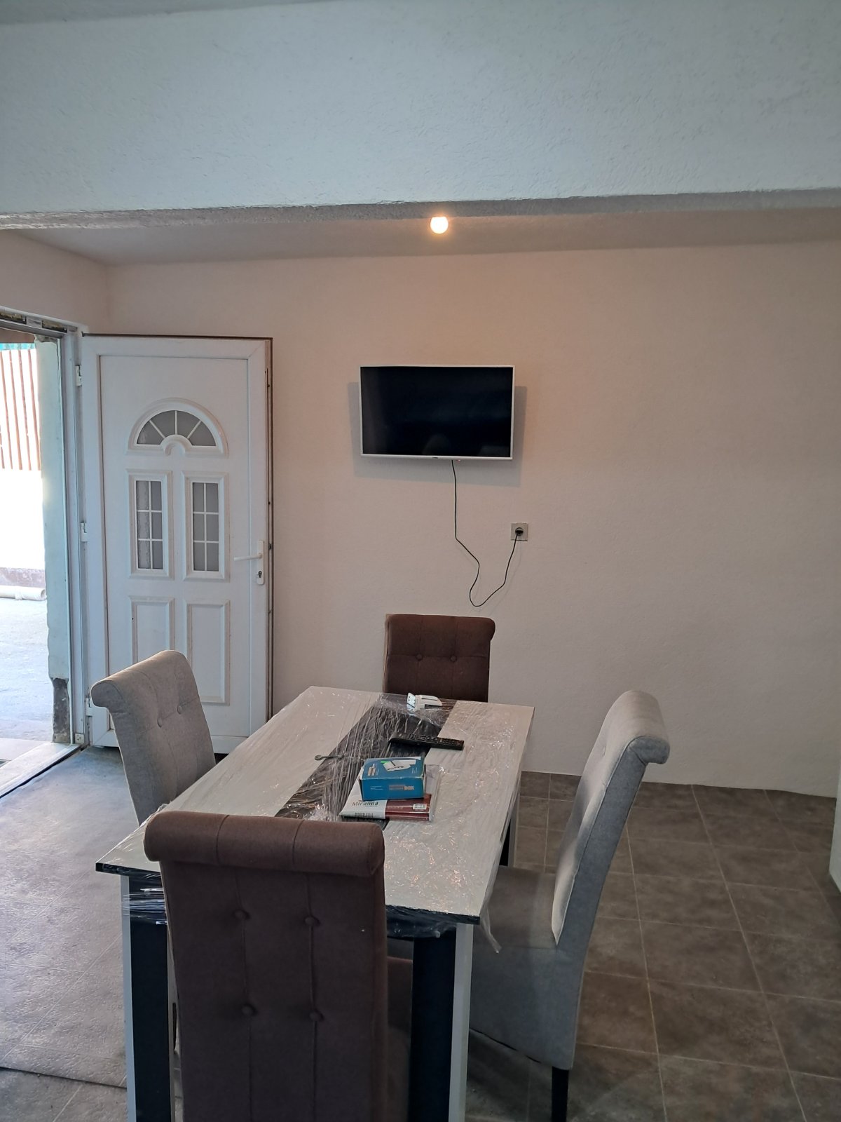 Izdajem smestaj za radnike Dobanovci 3