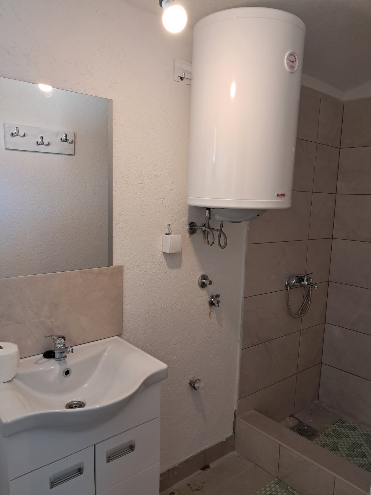 Izdajem smestaj za radnike Dobanovci 4