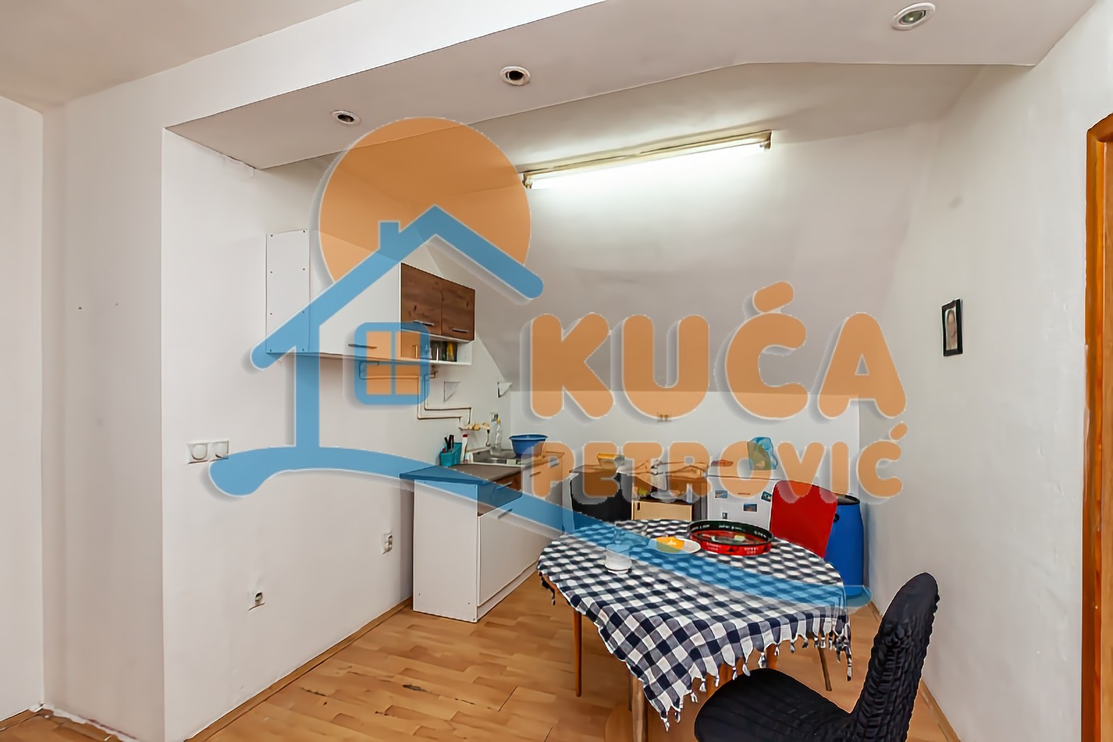 četvorosobna kuća, 200 m2, Železnička stanica, Vojvode Bojovića ID: p-013836 14