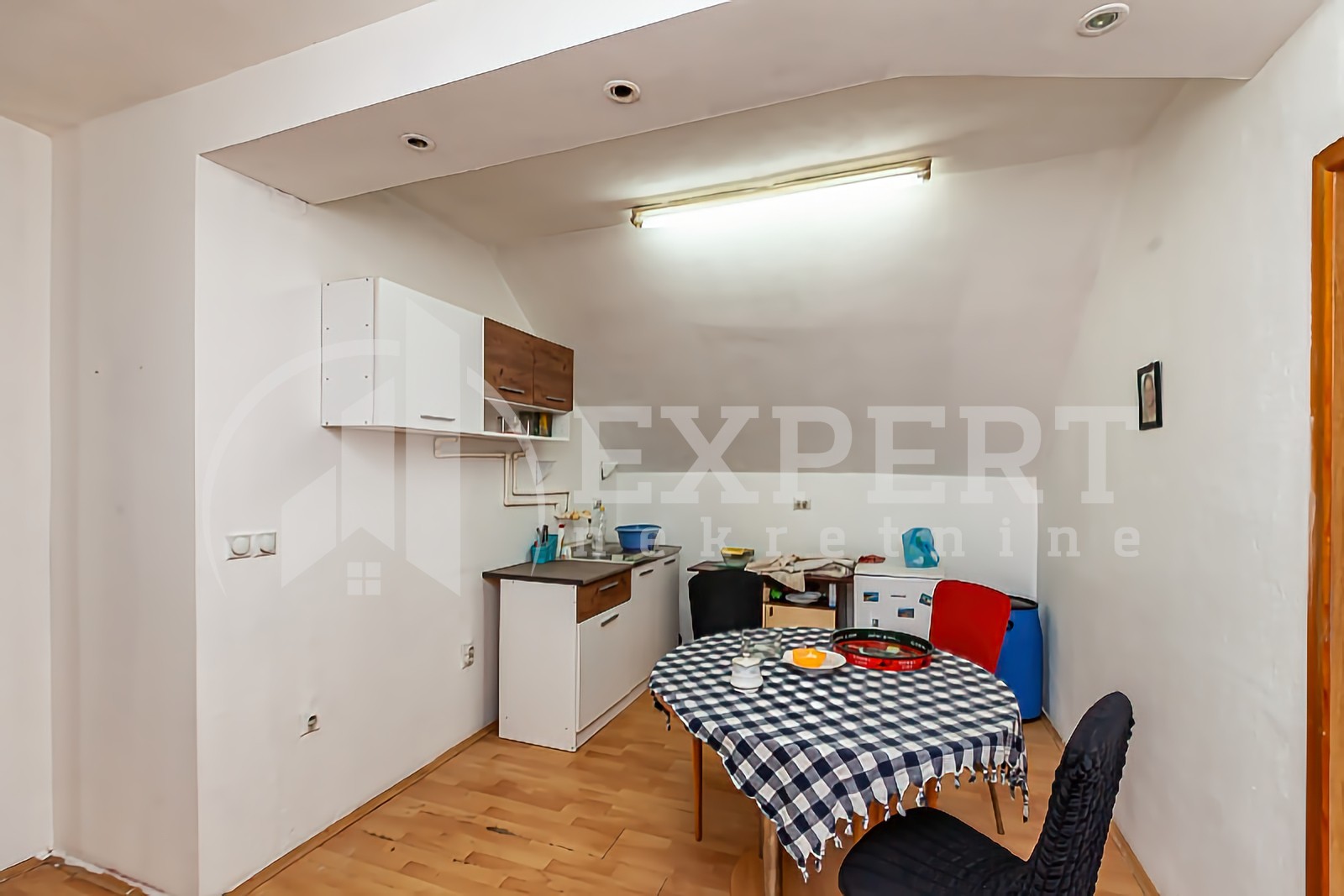 četvorosobna kuća, 200 m2, Železnička stanica, Vojvode Bojovića ID: p-013836 14