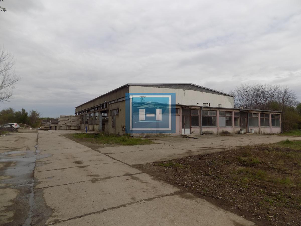 Hala za renoviranje sa kancelarijskim delom 38