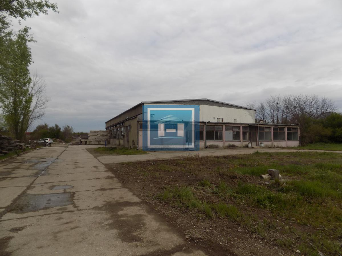 Hala za renoviranje sa kancelarijskim delom 40