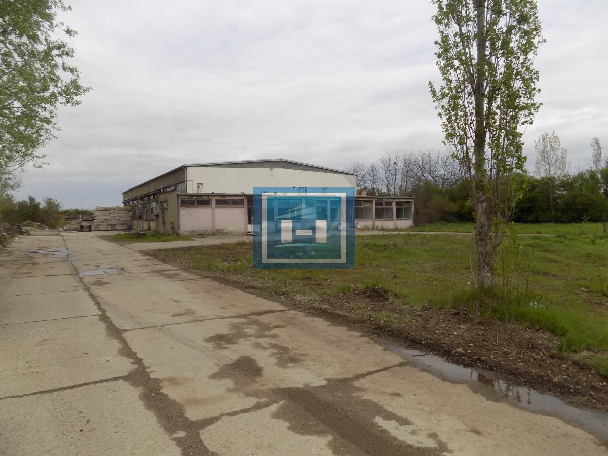 Hala za renoviranje sa kancelarijskim delom 44