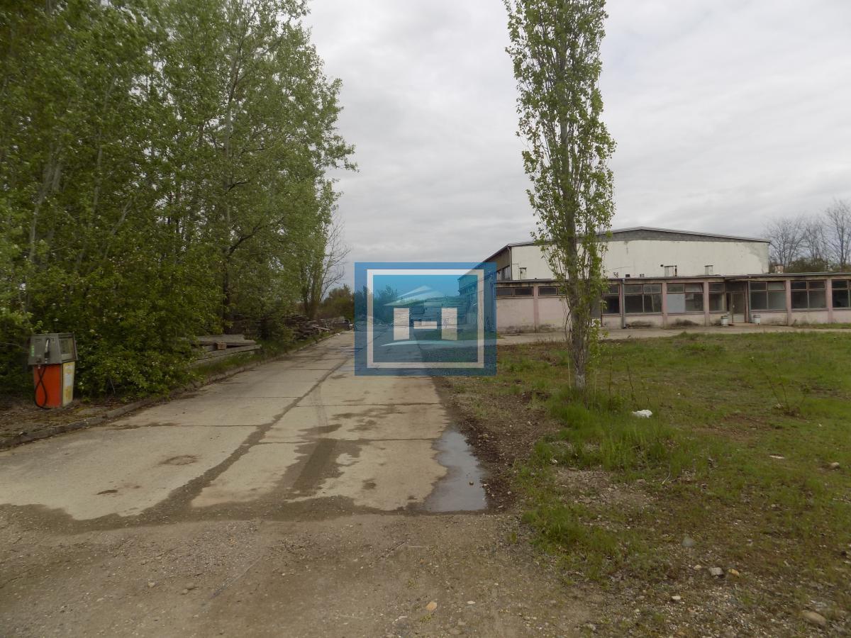 Hala za renoviranje sa kancelarijskim delom 45