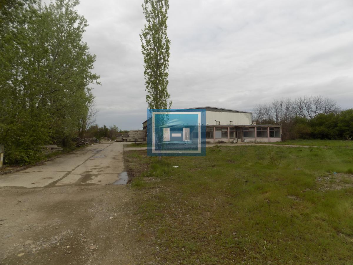 Hala za renoviranje sa kancelarijskim delom 46