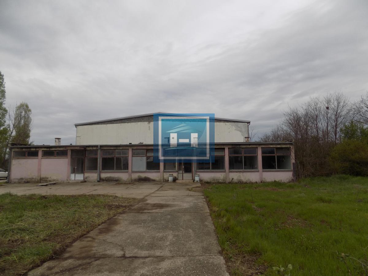 Hala za renoviranje sa kancelarijskim delom 11