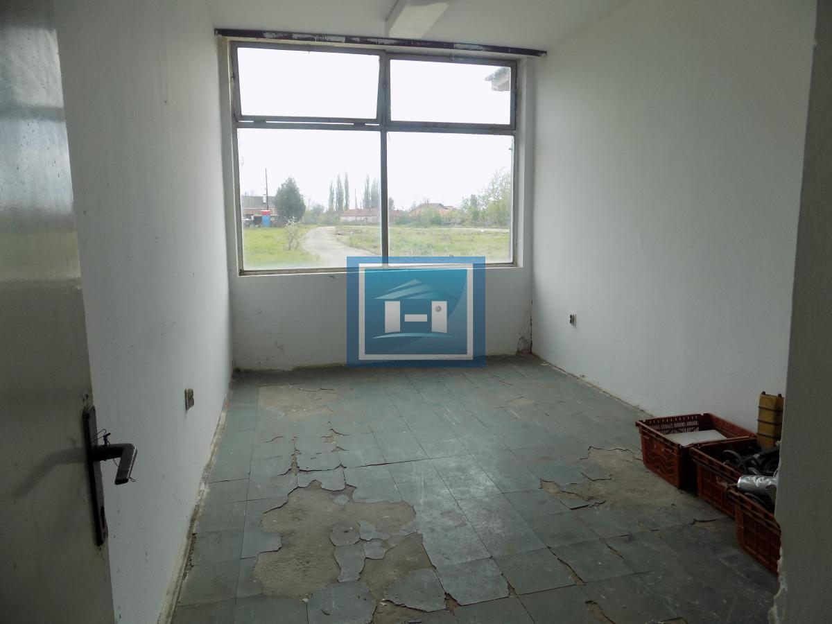 Hala za renoviranje sa kancelarijskim delom 13