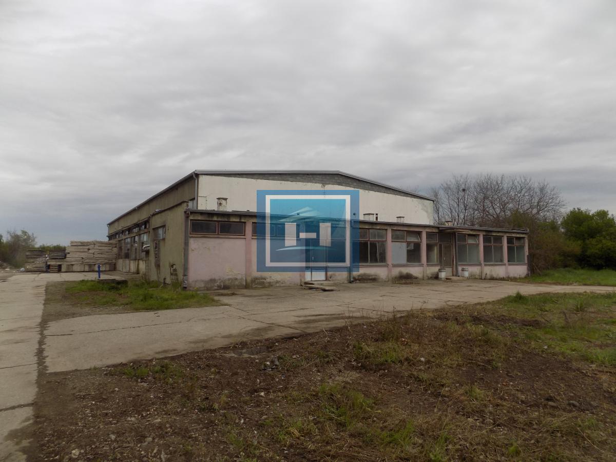 Hala za renoviranje sa kancelarijskim delom 9