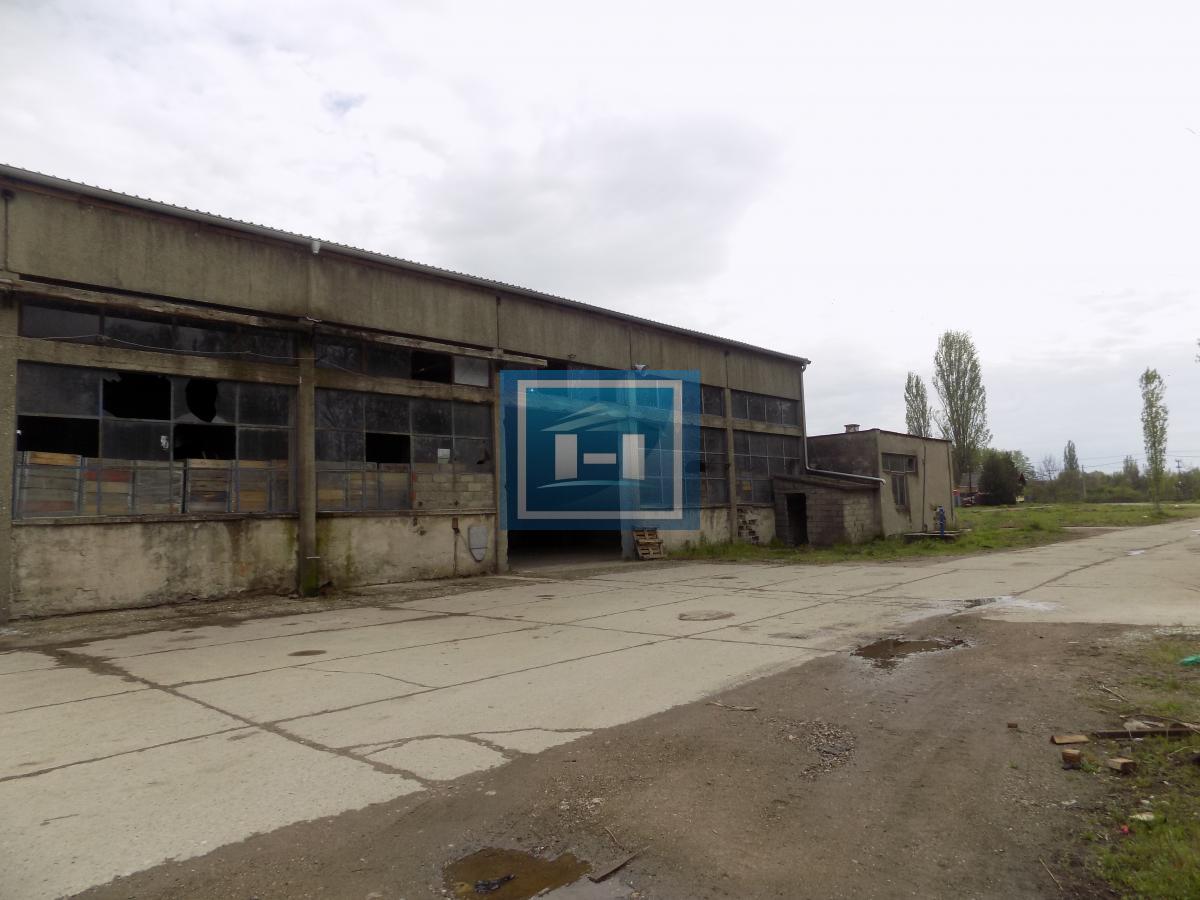 Hala za renoviranje sa kancelarijskim delom 33