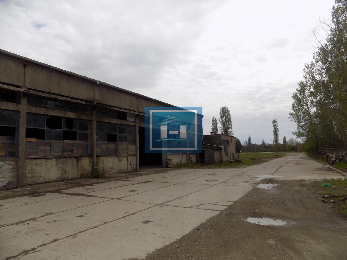 Hala za renoviranje sa kancelarijskim delom 34