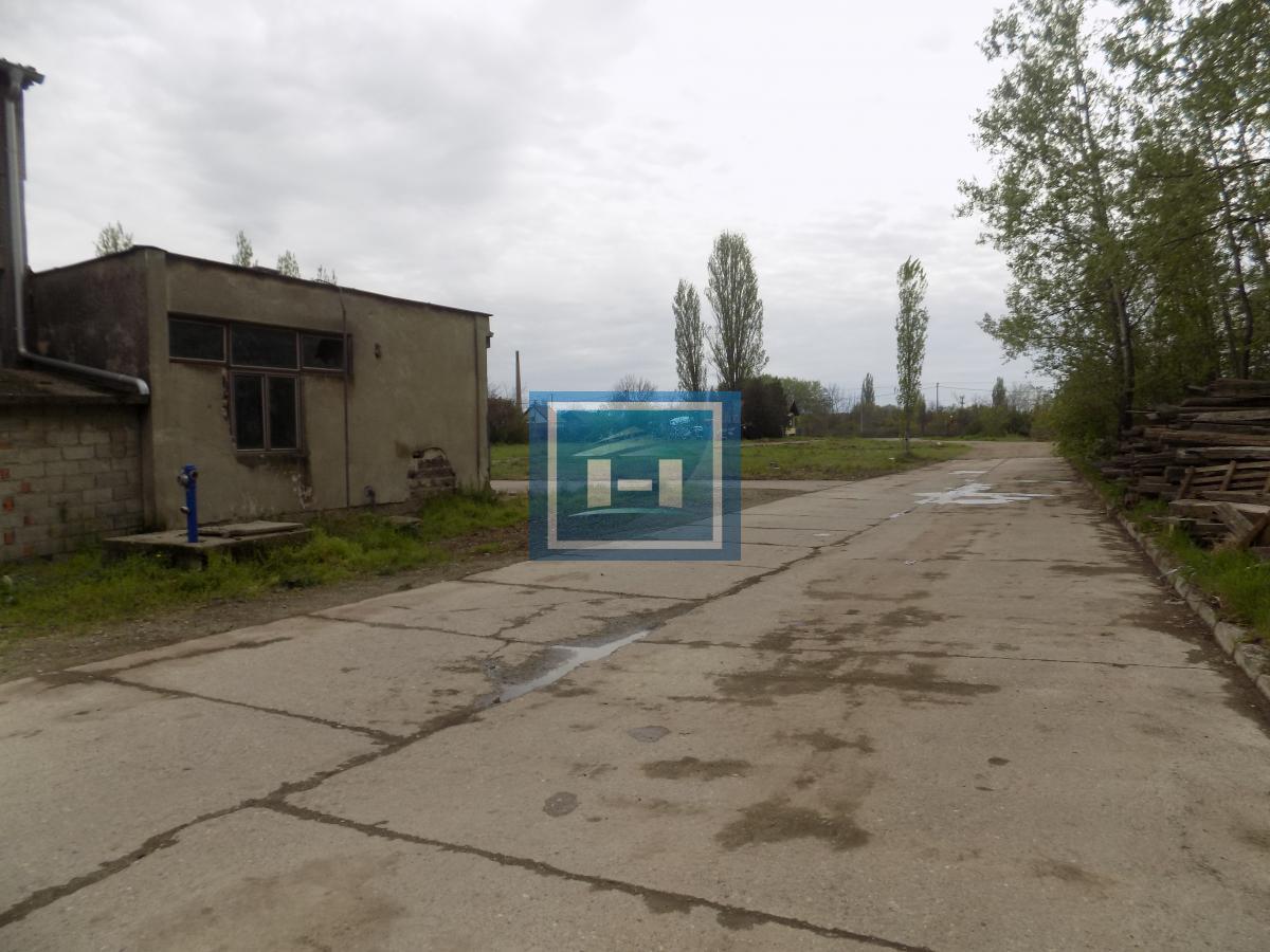 Hala za renoviranje sa kancelarijskim delom 35