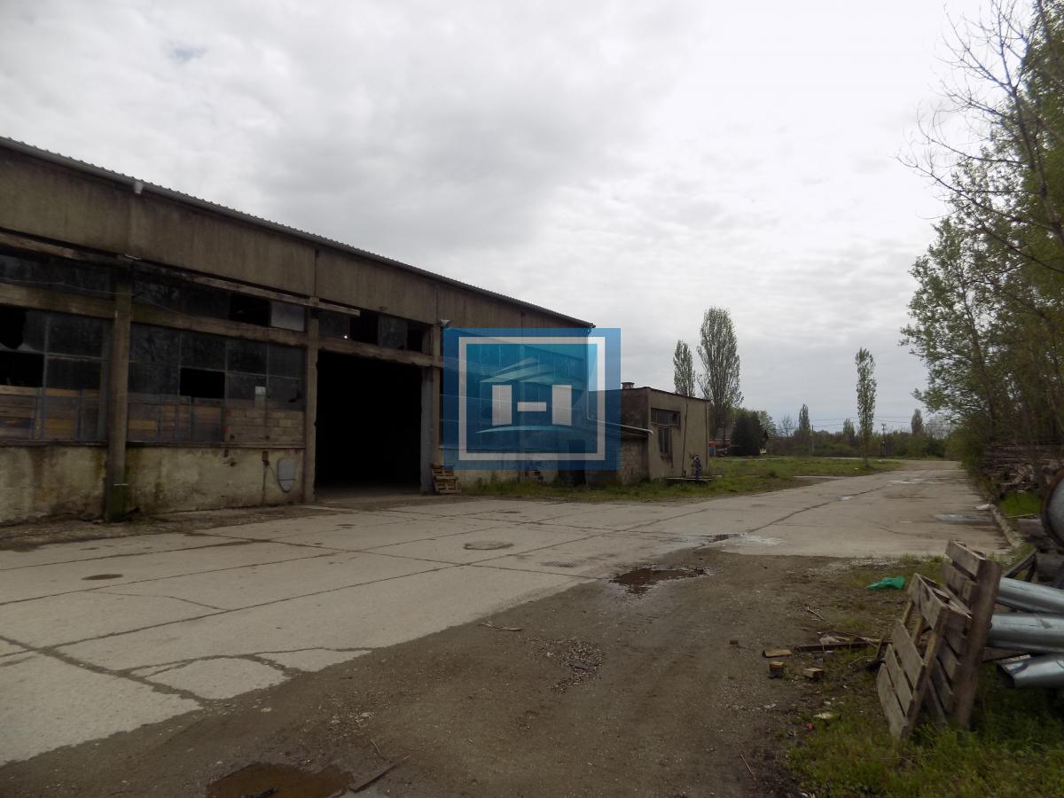 Hala za renoviranje sa kancelarijskim delom 32