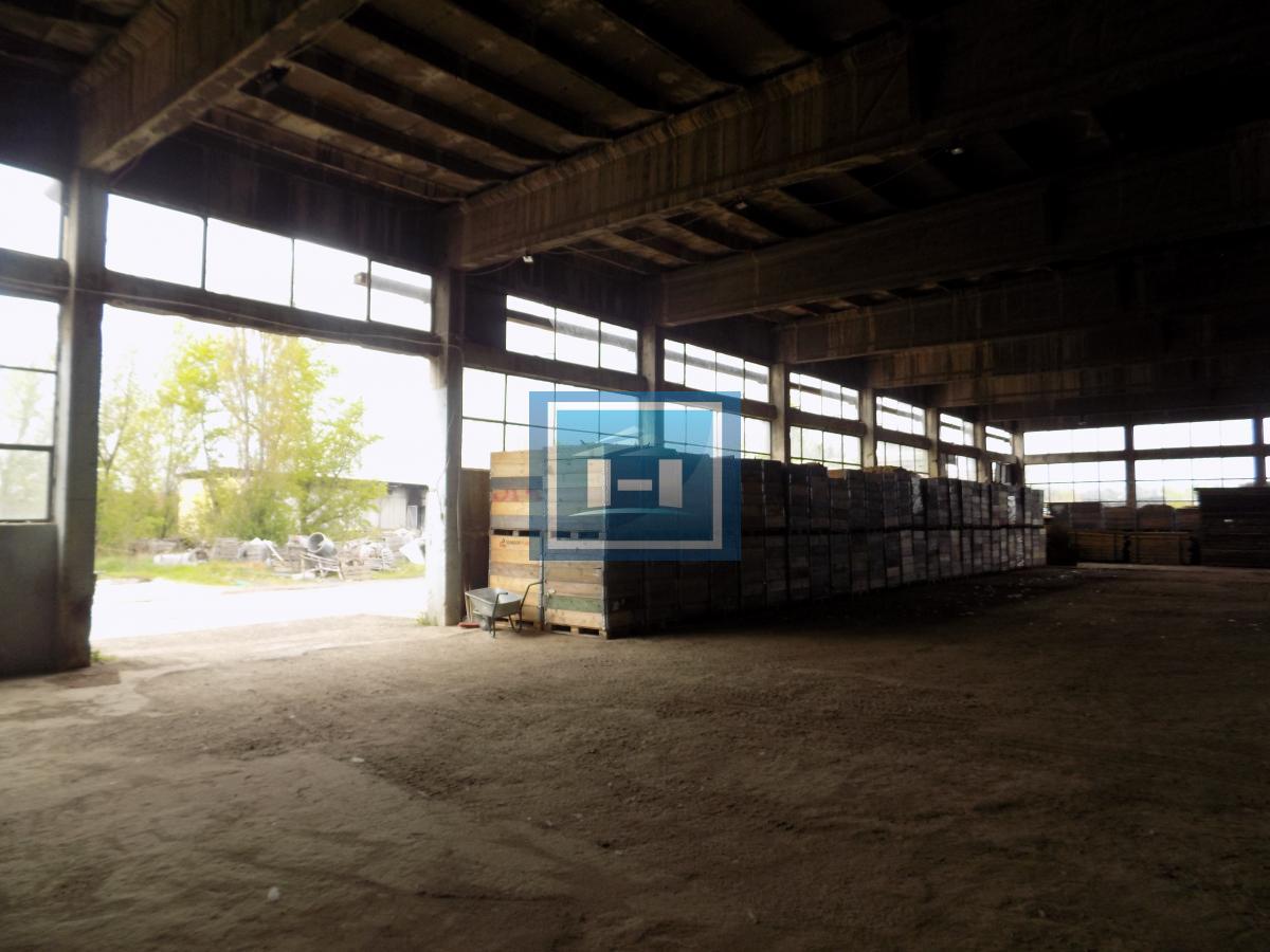 Hala za renoviranje sa kancelarijskim delom 24