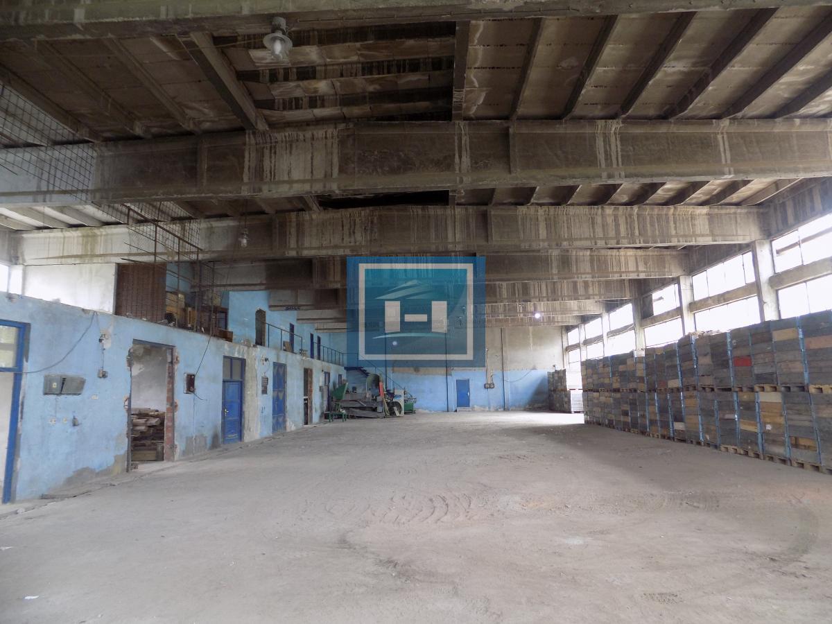 Hala za renoviranje sa kancelarijskim delom 25