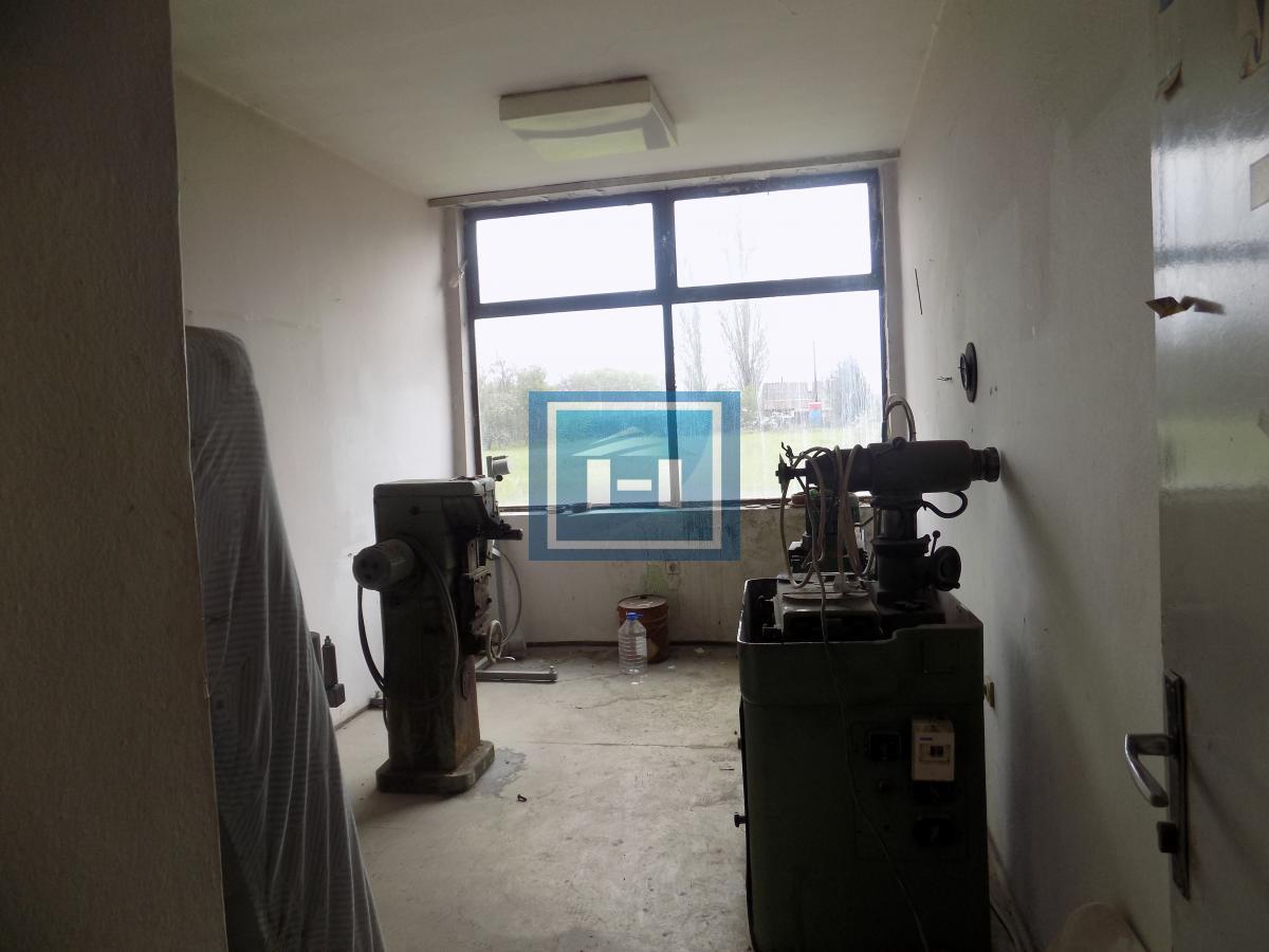 Hala za renoviranje sa kancelarijskim delom 14