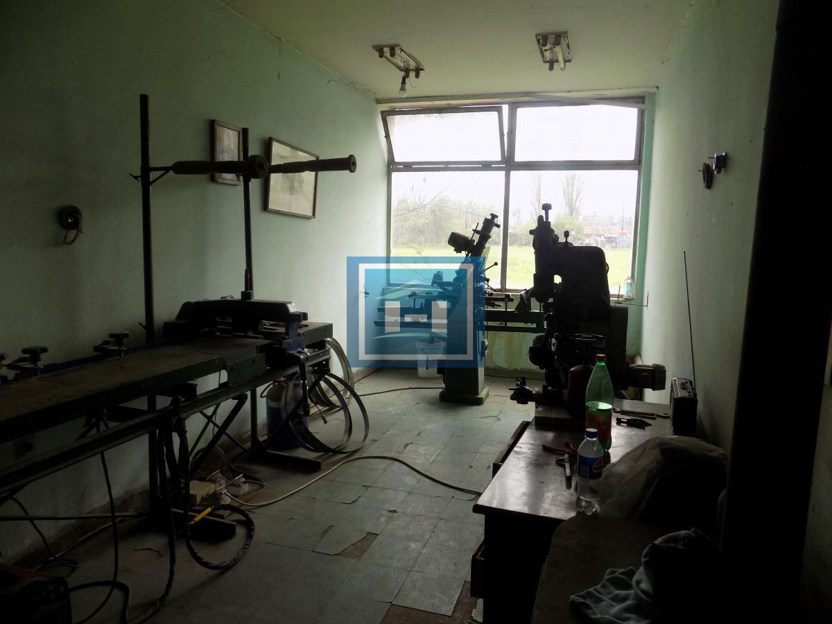 Hala za renoviranje sa kancelarijskim delom 15