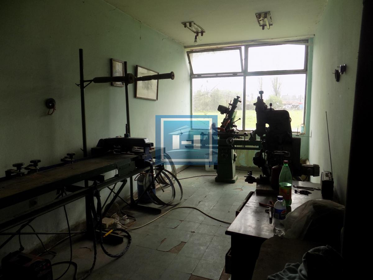 Hala za renoviranje sa kancelarijskim delom 16