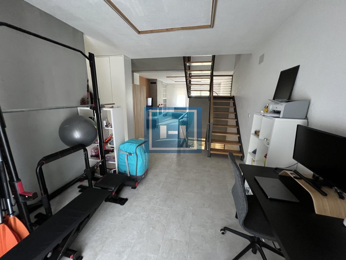 Prelepo uređen stan sa dvorištem 12