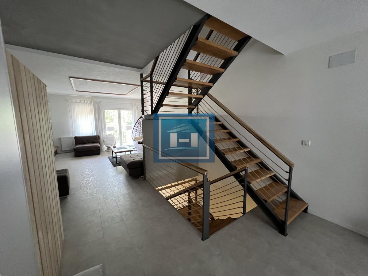 Prelepo uređen stan sa dvorištem 5